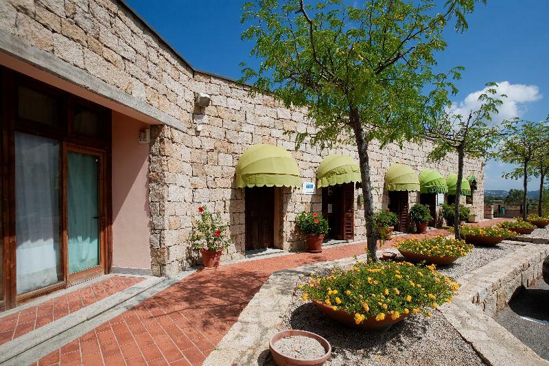 Porto Laconia Residence Cannigione Exterior photo
